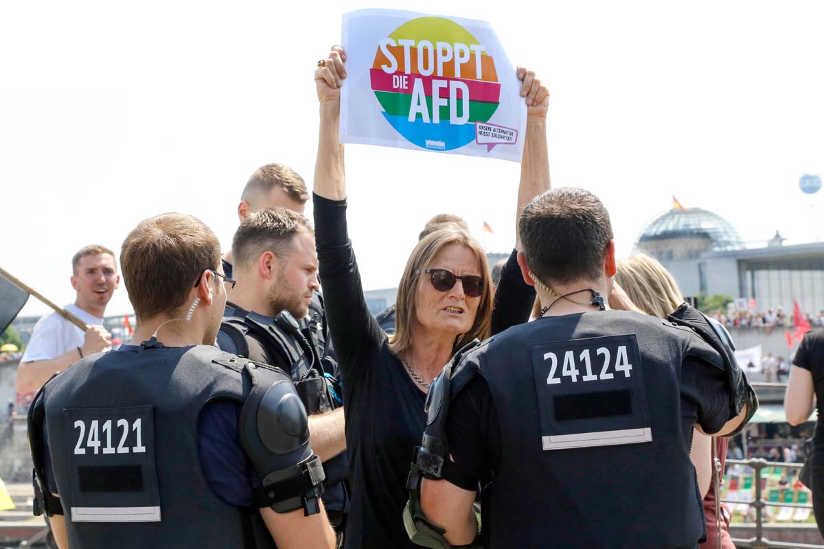 Demonstration gegen AFD – Aufmarsch in Berlin-Mitte: Array