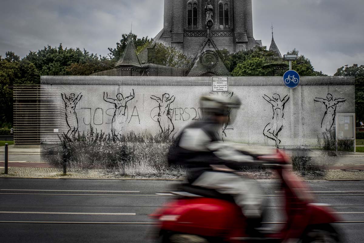 The Berlin Wall - is gone as long as it existed: Array