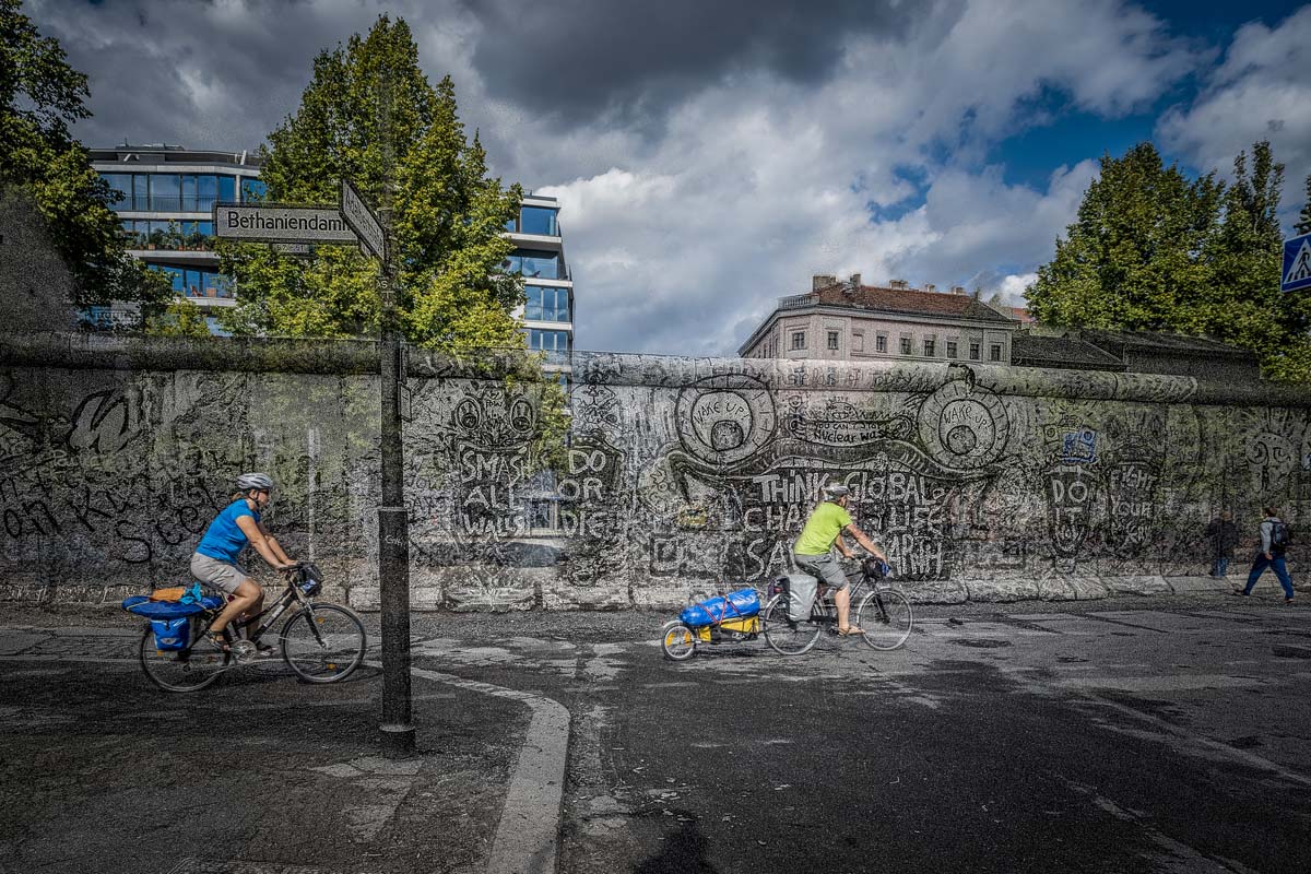 The Berlin Wall - is gone as long as it existed: Array