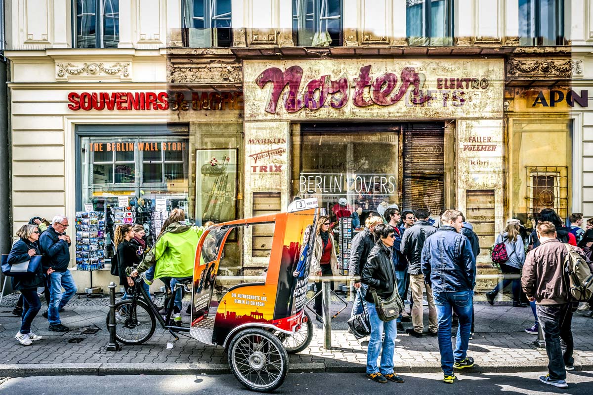 The Berlin Wall - is gone as long as it existed: Array