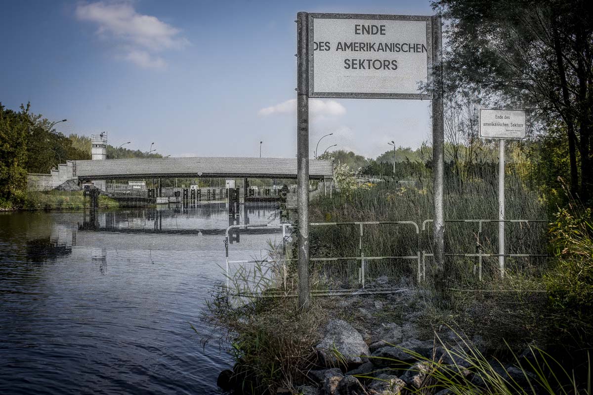 The Berlin Wall - is gone as long as it existed: Array
