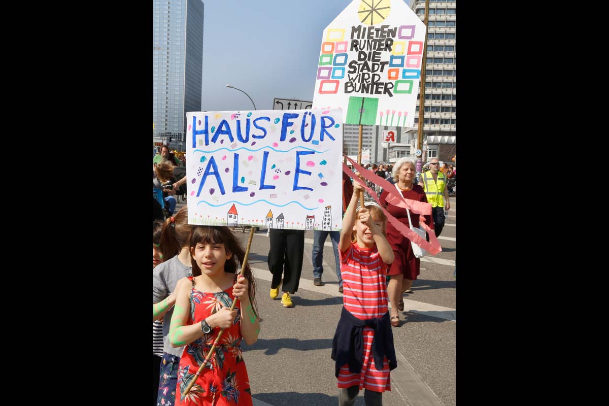 Grossdemonstration gegen hohe Mieten und gegen Deutsche Wohnen: Array