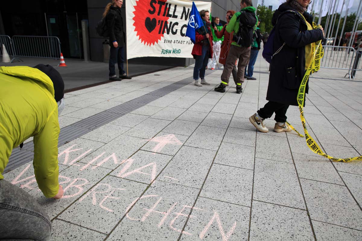 VW tötet! Die-In + Protest bei VW-Hauptversammlung: Array