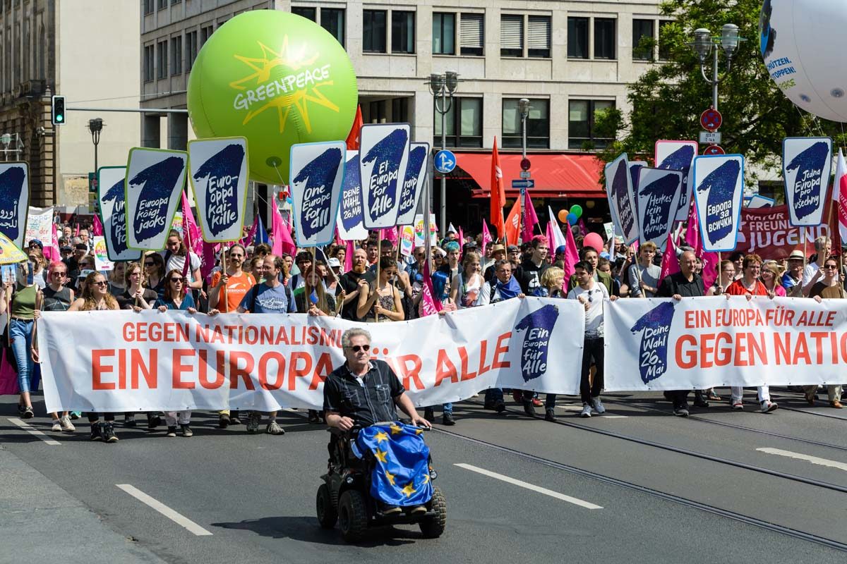 Großdemo in Berlin gegen Nationalismus: Array