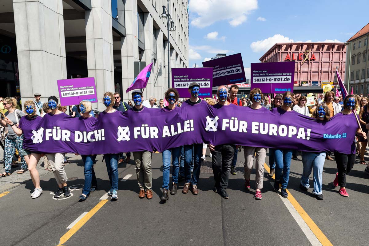 Großdemo in Berlin gegen Nationalismus: Array
