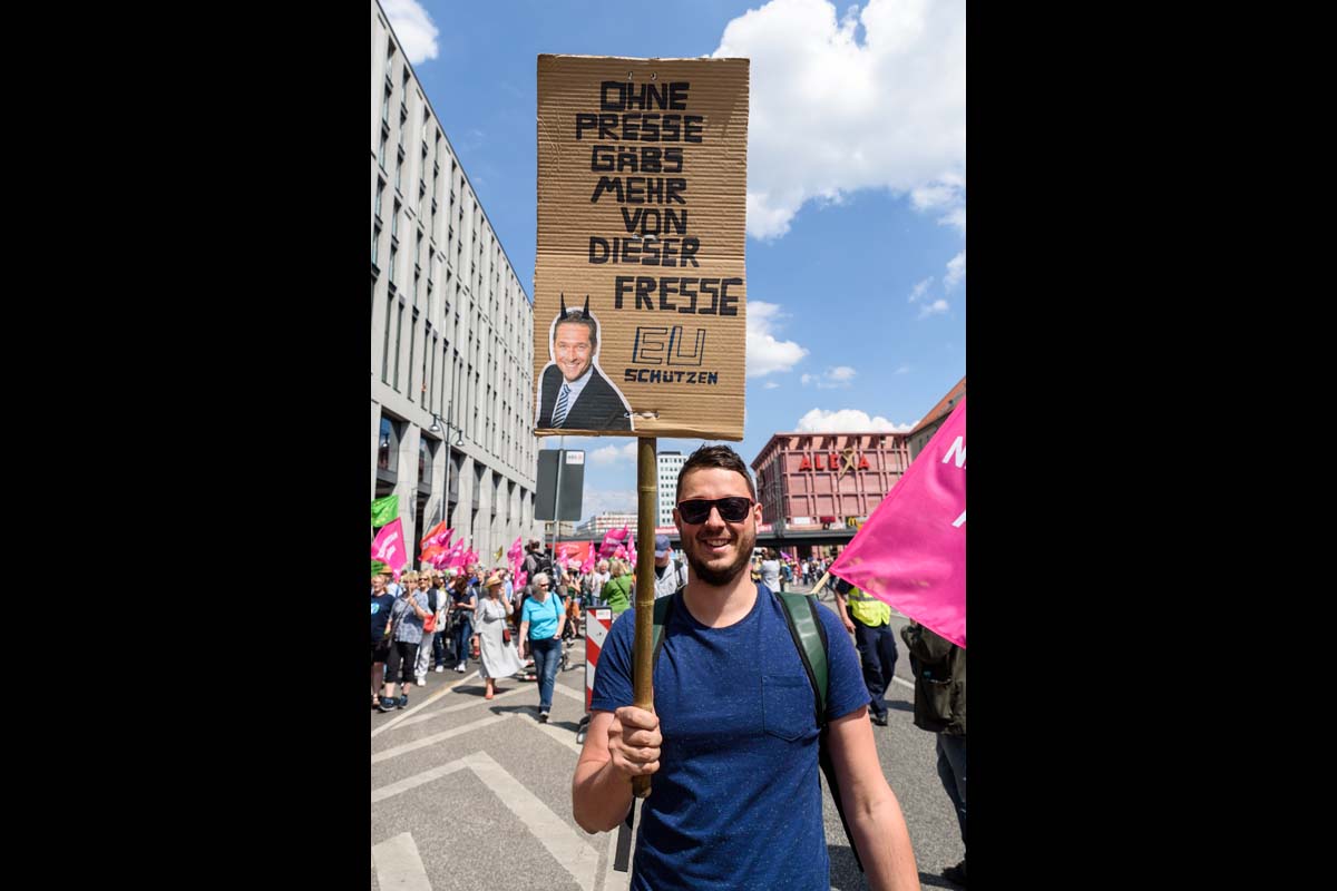 Großdemo in Berlin gegen Nationalismus: Array