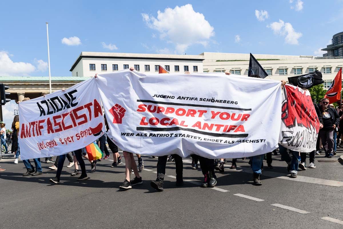 Großdemo in Berlin gegen Nationalismus: Array