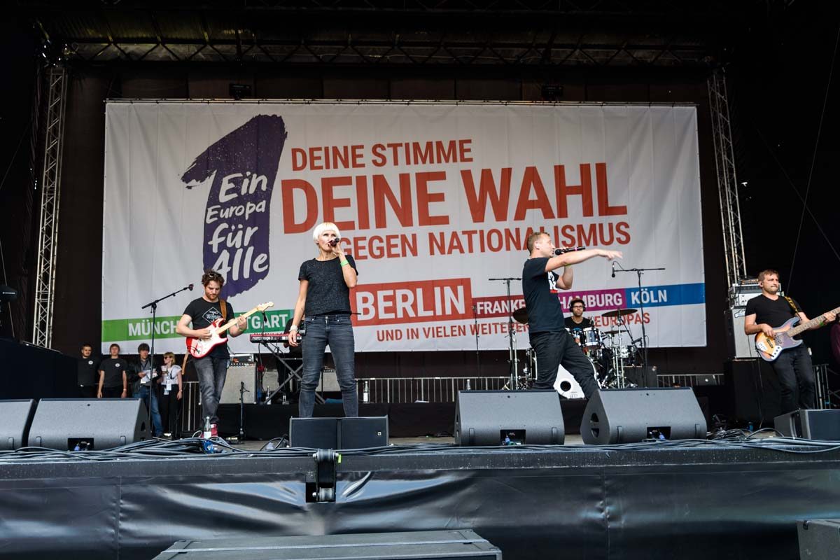 Großdemo in Berlin gegen Nationalismus: Array