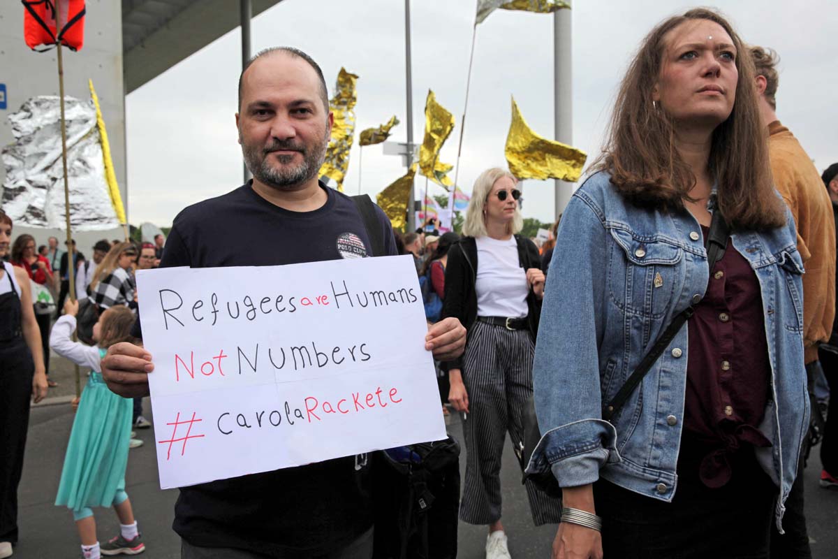 Seebrücke-Demonstration für die Rechte von Geflüchteten und #FreeCarola, Berlin 6.7.2019: Array