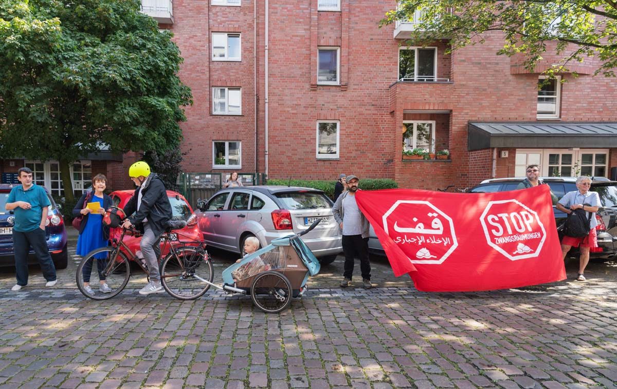 08.08.2019 Delegation aus Berlin während einer Kundgebung gegen die Immobilienfirma Bauwerk in Hamburg: 