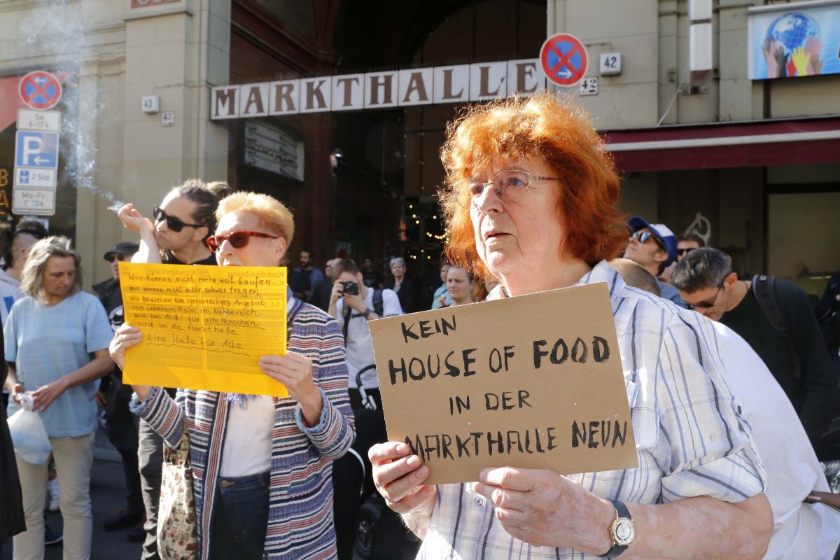 Protest gegen möglichen Aldi-Auszug aus der Markthalle Neun in Berlin-Kreuzberg: Array
