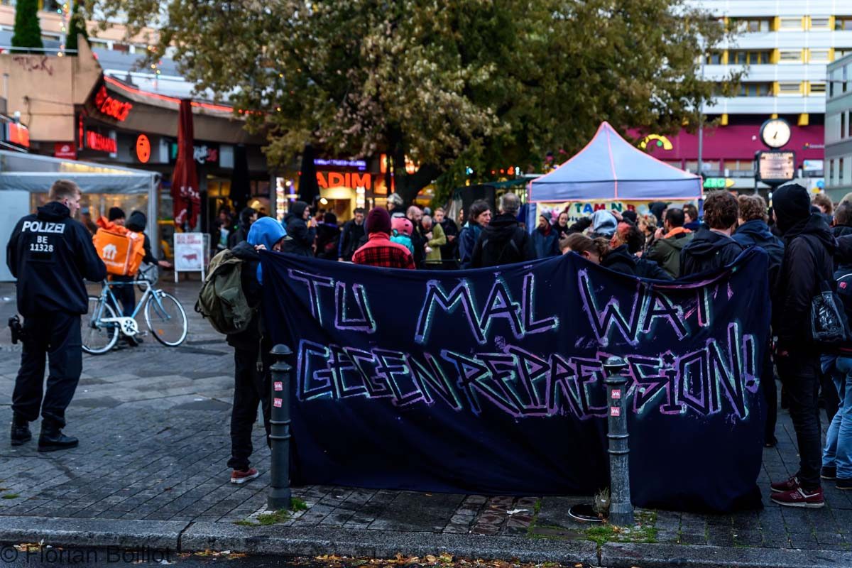 Tu Mal Wat: Demonstration gegen polizeiliche Repression: Array