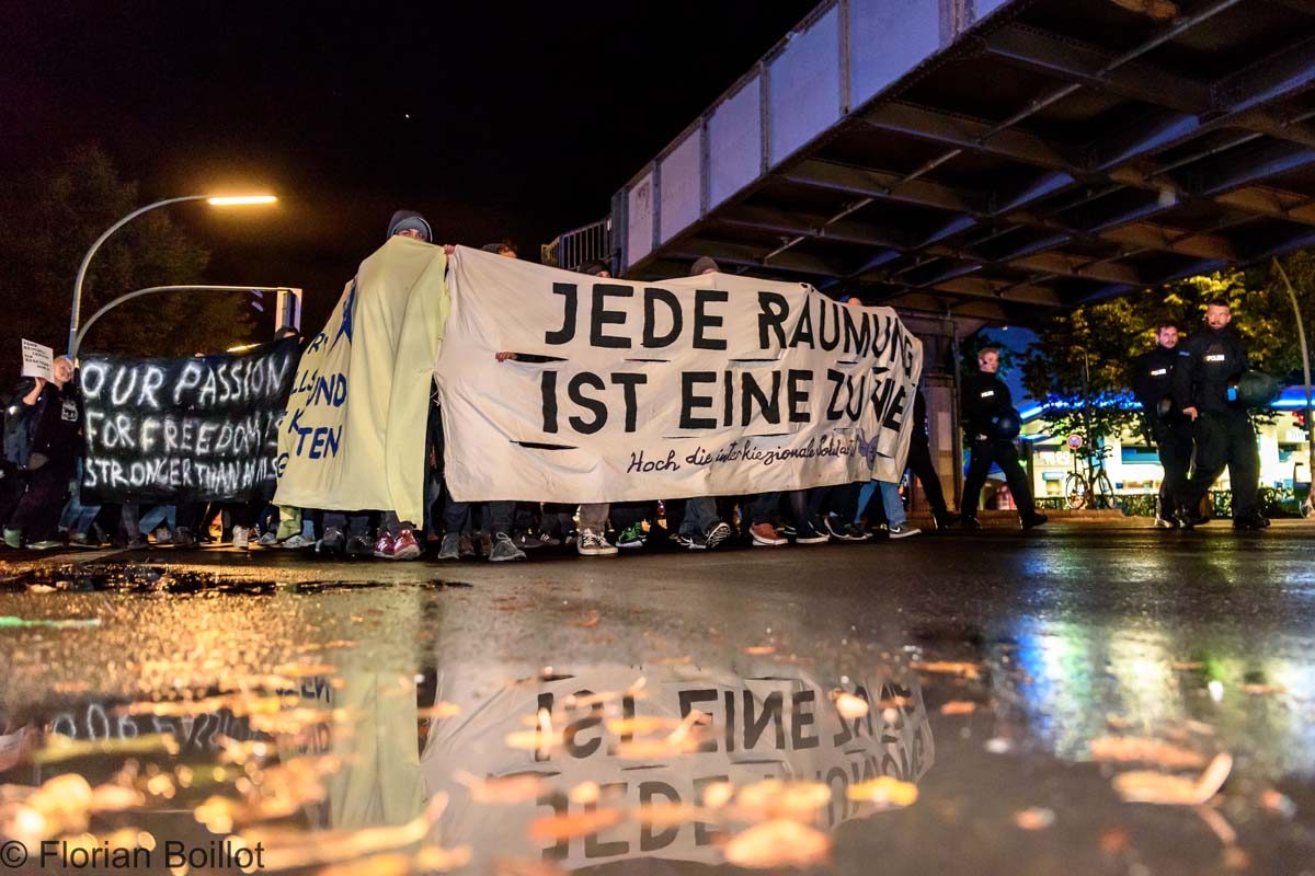 Tu Mal Wat: Demonstration gegen polizeiliche Repression: Array
