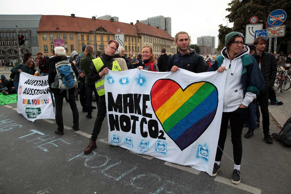 Extinction Rebellion - Aufstand gegen das Aussterben - Räumung Mühlendammbrücke: Array