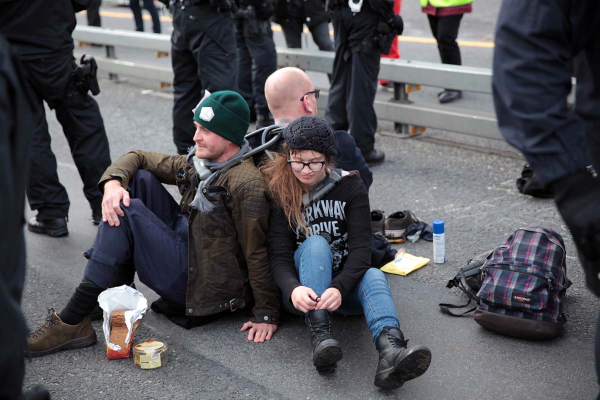 Extinction Rebellion - Aufstand gegen das Aussterben - Räumung Mühlendammbrücke: Array
