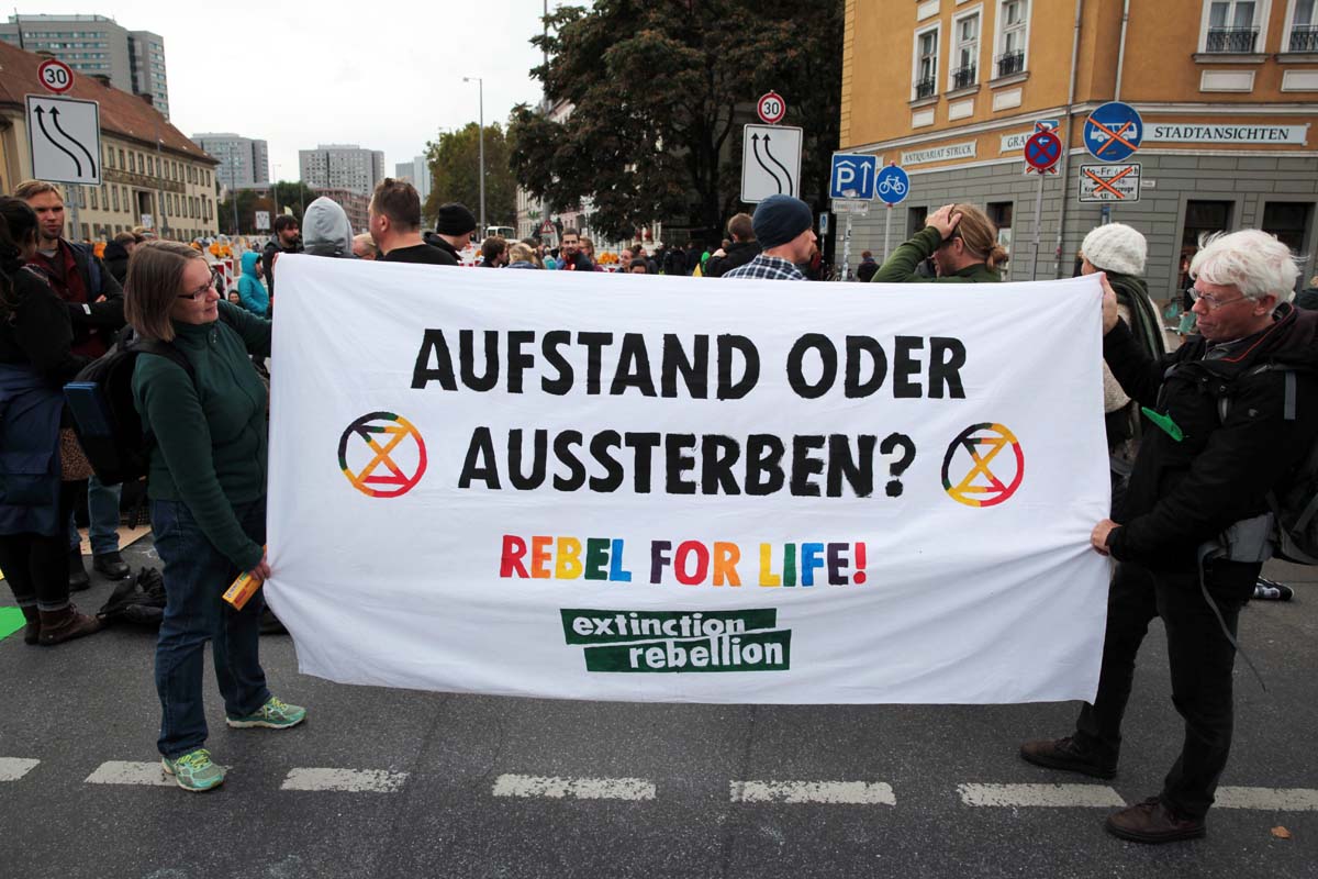 Extinction Rebellion - Aufstand gegen das Aussterben - Räumung Mühlendammbrücke: Array