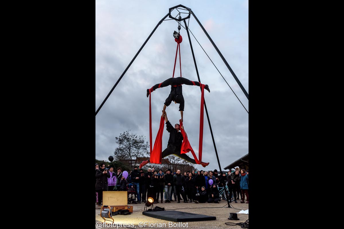 Luftdemonstration für den Erhalt des Kneipenkollektivs Meuterei: Array