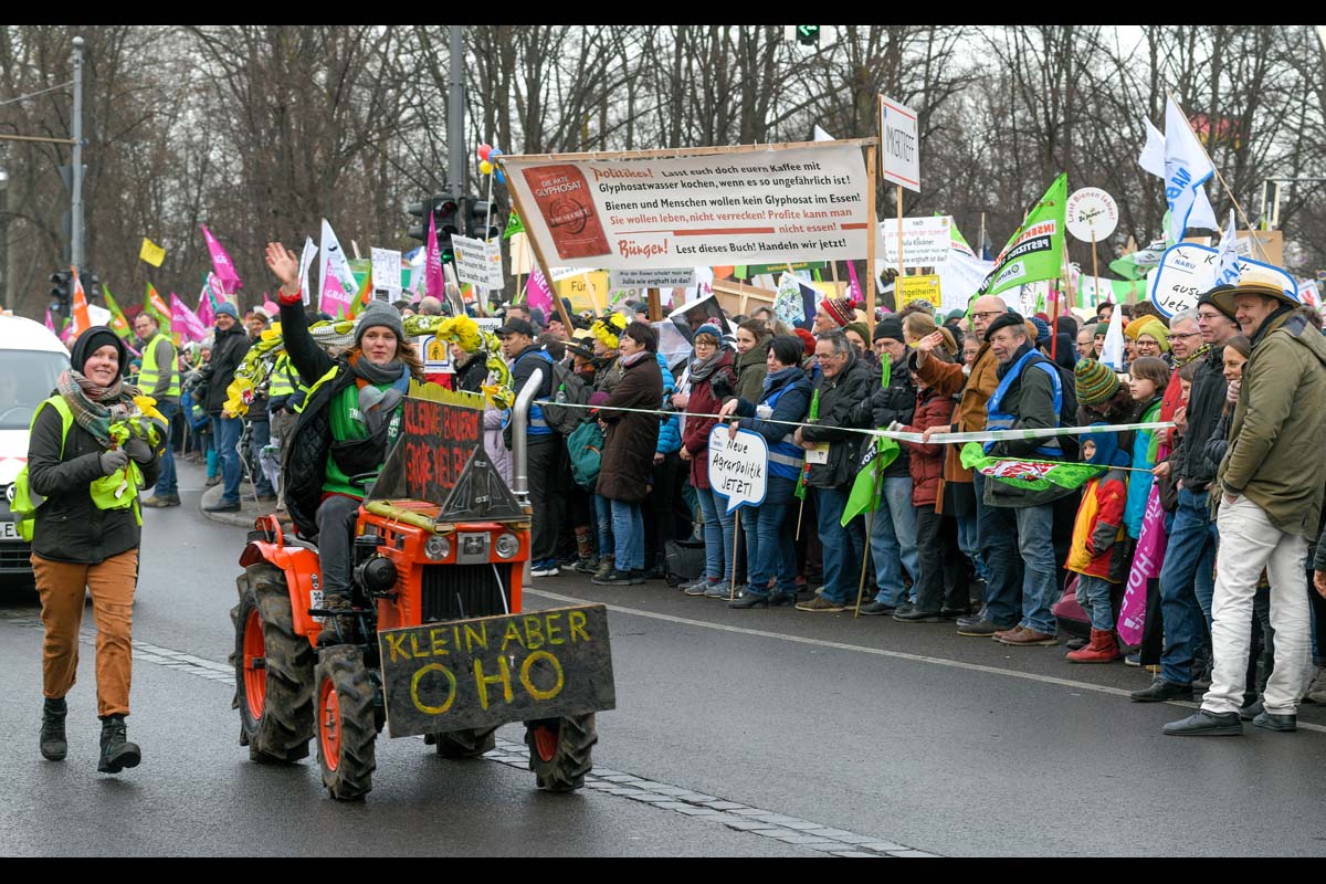 10.Wir haben es Satt  Demo in Berlin: 