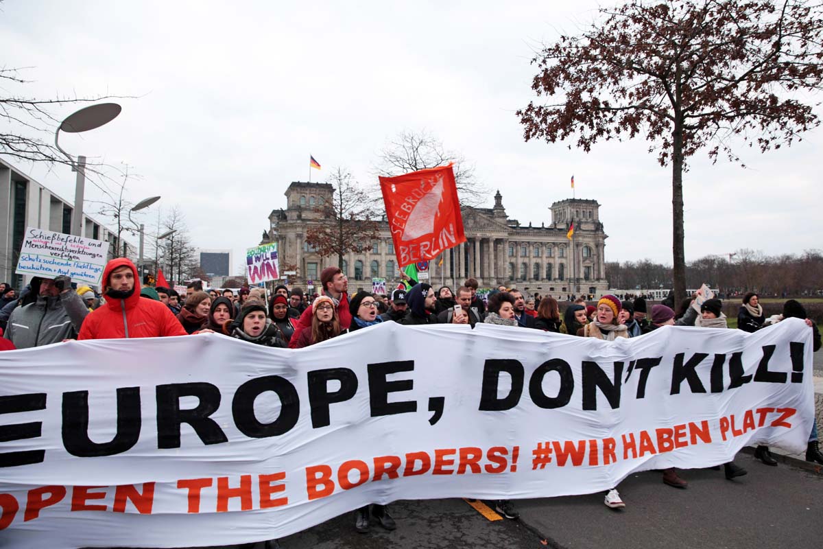 DEMO Europe, don't kill! Open the borders! Wir haben Platz! Berlin 07.03.2020: Array