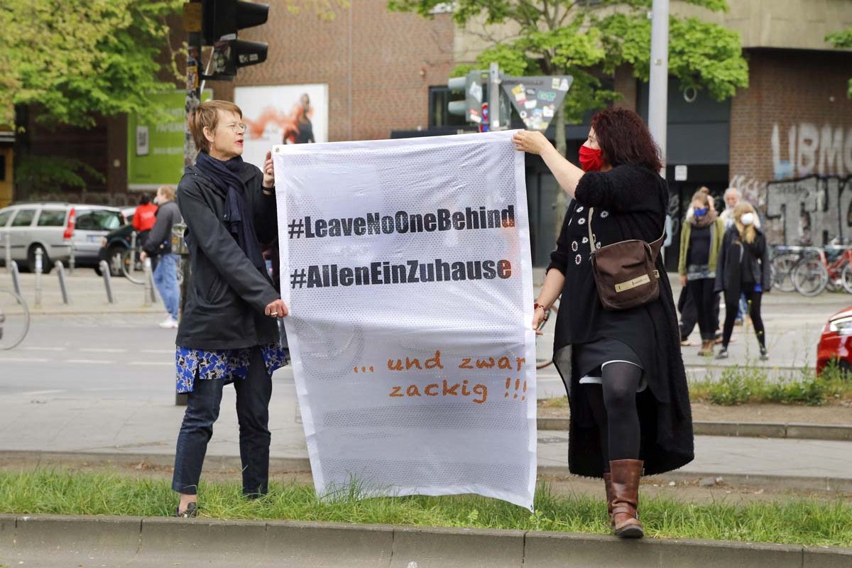 spontane Proteste in Berlin-Kreuzberg in Corona-Zeiten: Array