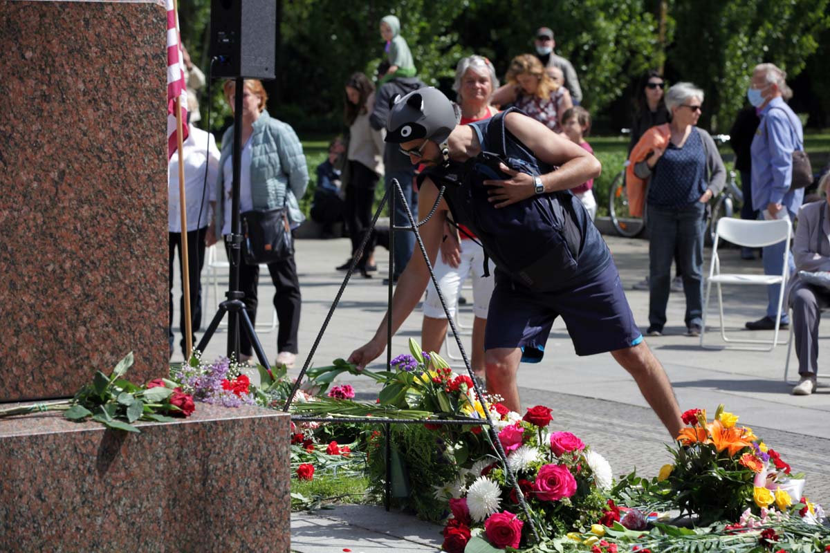 8. Mai 2020  75. Jahrestag der Befreiung vom Nationalsozialismus im Treptower Park: Array