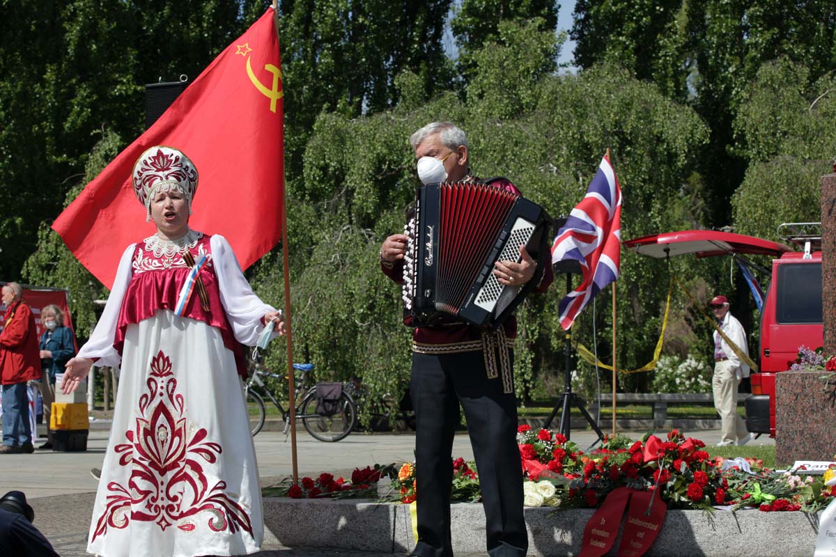 8. Mai 2020  75. Jahrestag der Befreiung vom Nationalsozialismus im Treptower Park: Array