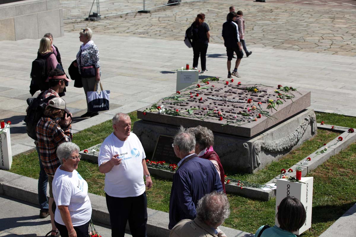 8. Mai 2020  75. Jahrestag der Befreiung vom Nationalsozialismus im Treptower Park: Array