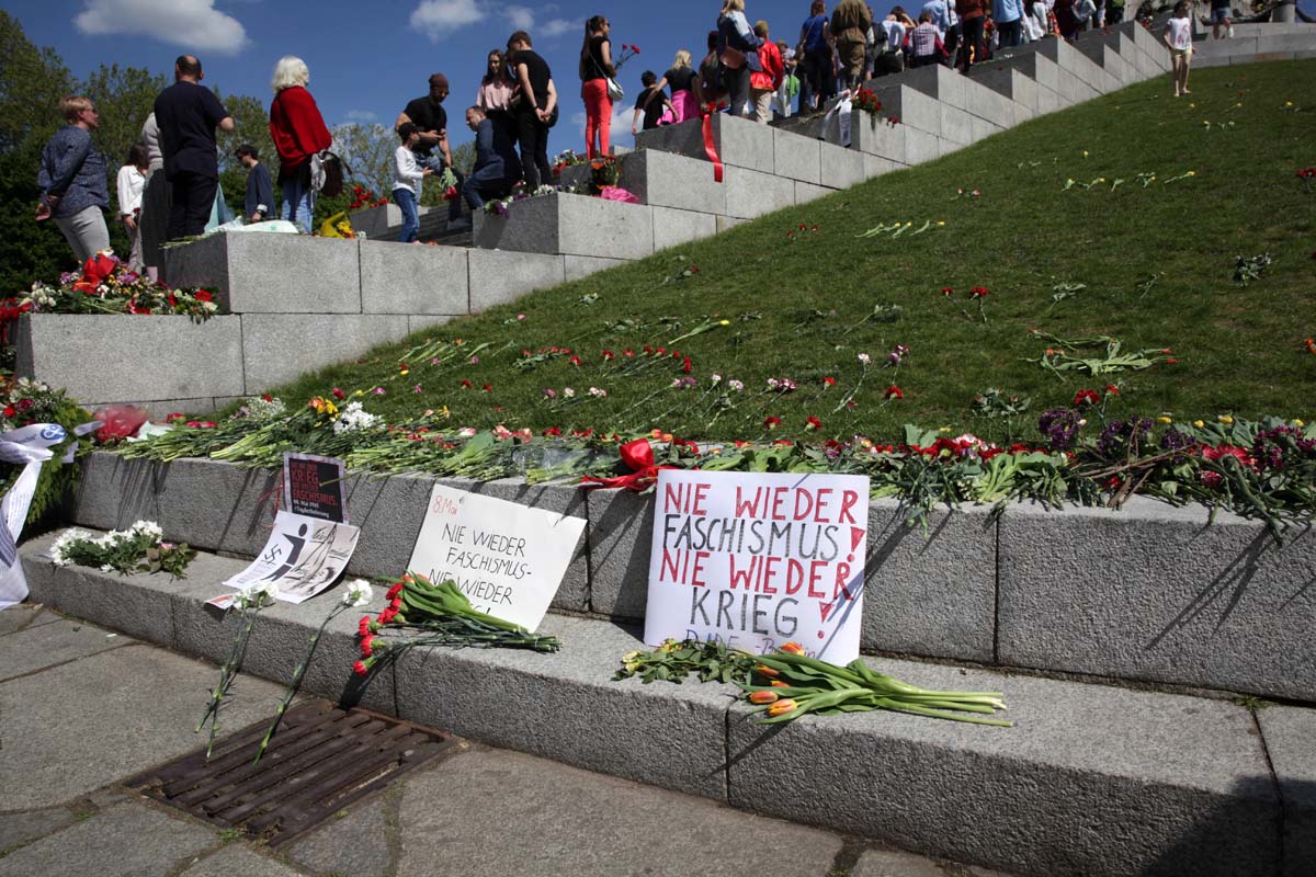 9. Mai 2020  75. Jahrestag der Befreiung vom Nationalsozialismus im Treptower Park: Array