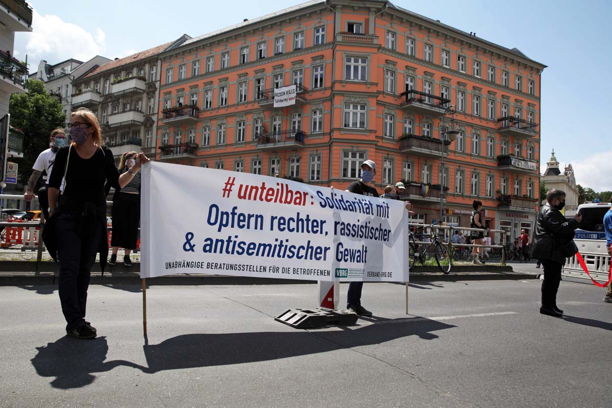Antirassistischer Block bei Unteilbar  Band der Solidarität Berlin 14.06.2020: Array