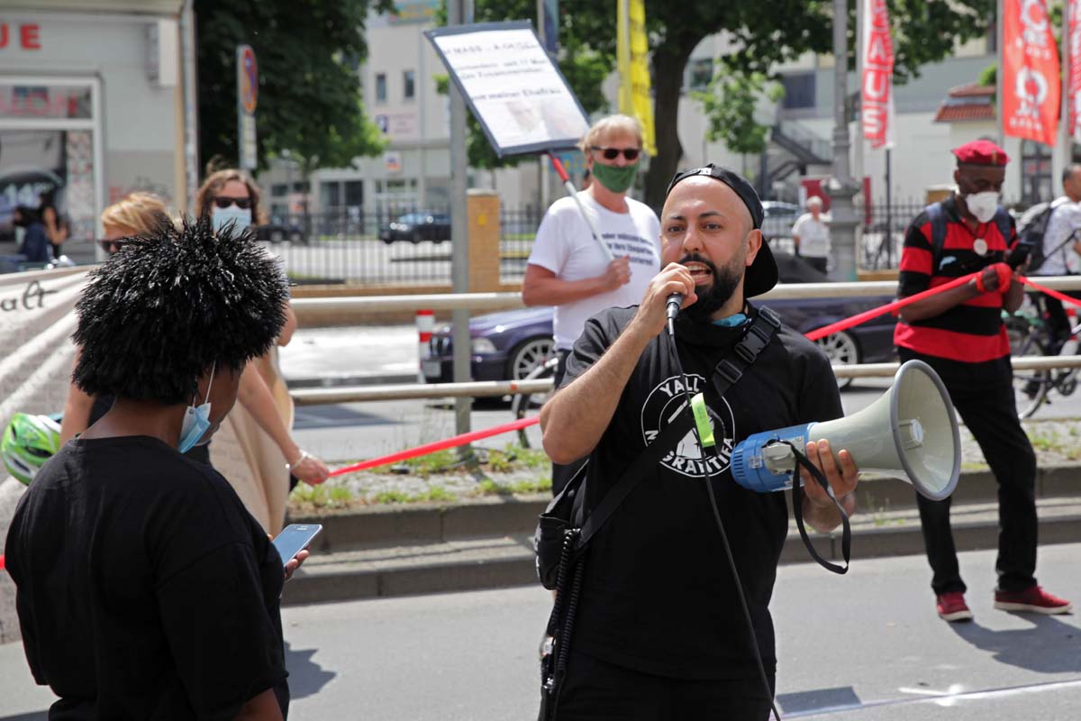 Antirassistischer Block bei Unteilbar  Band der Solidarität Berlin 14.06.2020: Array