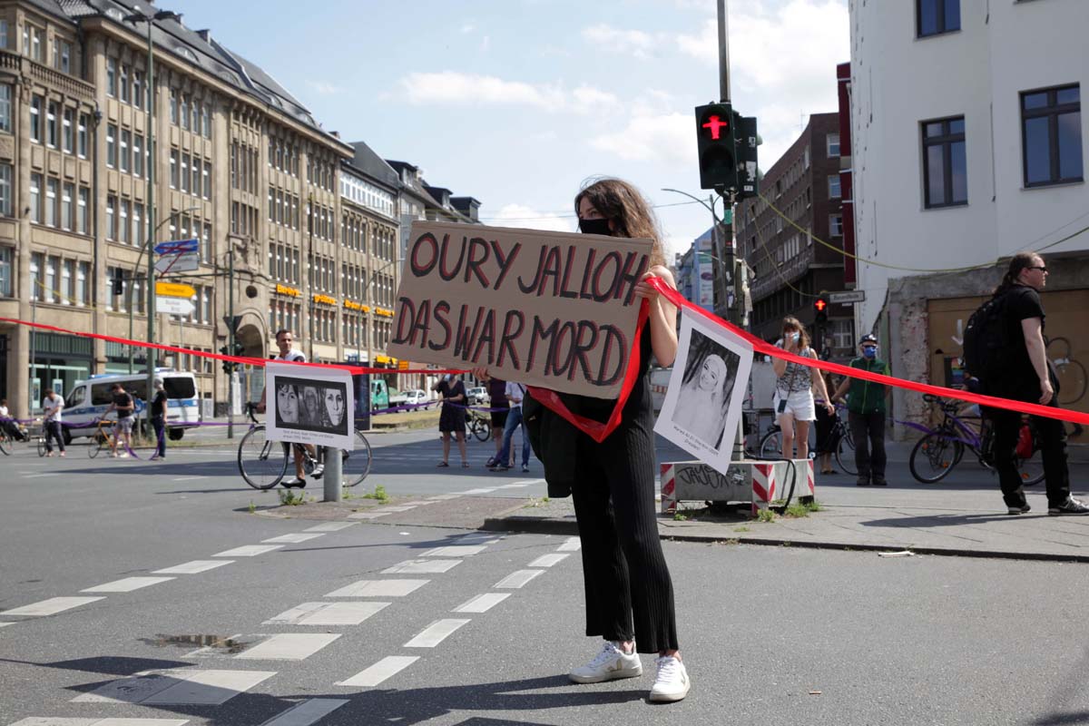Antirassistischer Block bei Unteilbar  Band der Solidarität Berlin 14.06.2020: Array