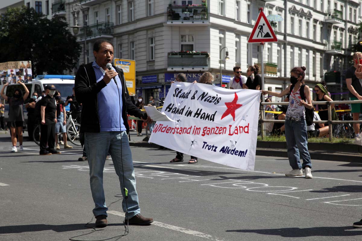 Antirassistischer Block bei Unteilbar  Band der Solidarität Berlin 14.06.2020: Array