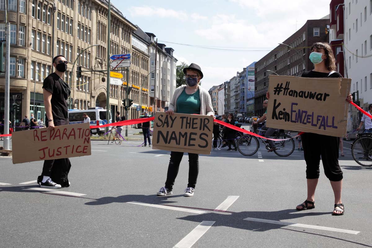 Antirassistischer Block bei Unteilbar  Band der Solidarität Berlin 14.06.2020: Array