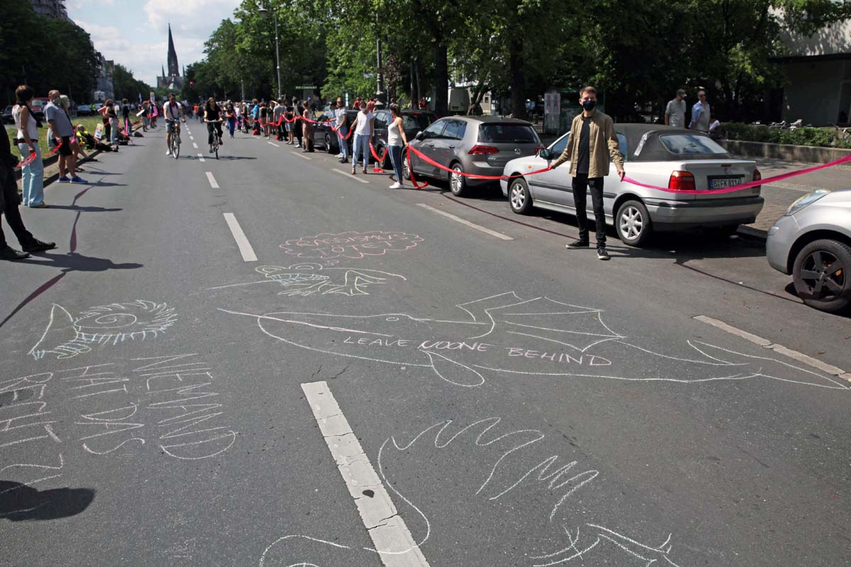 Antirassistischer Block bei Unteilbar  Band der Solidarität Berlin 14.06.2020: Array