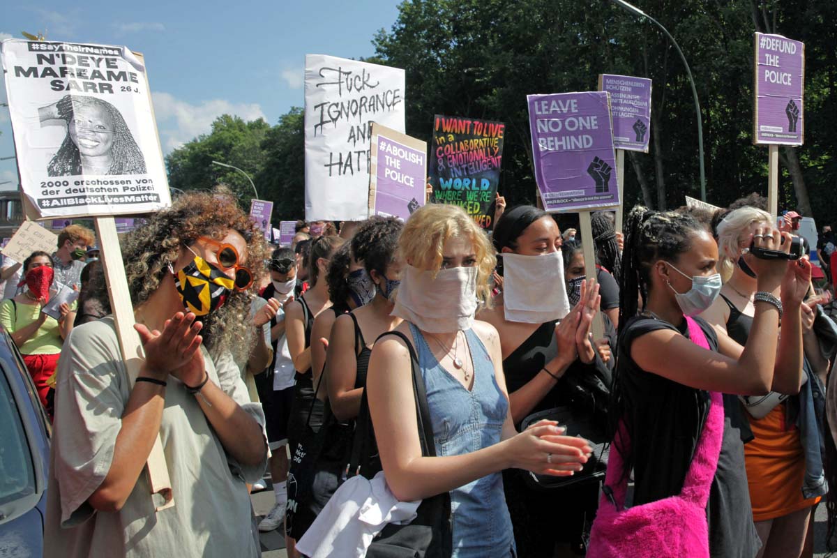 Deutschland hat ein #Rassismusproblem - Aktionswochenende gegen Polizeigewalt, Berlin Juli 2020: Array