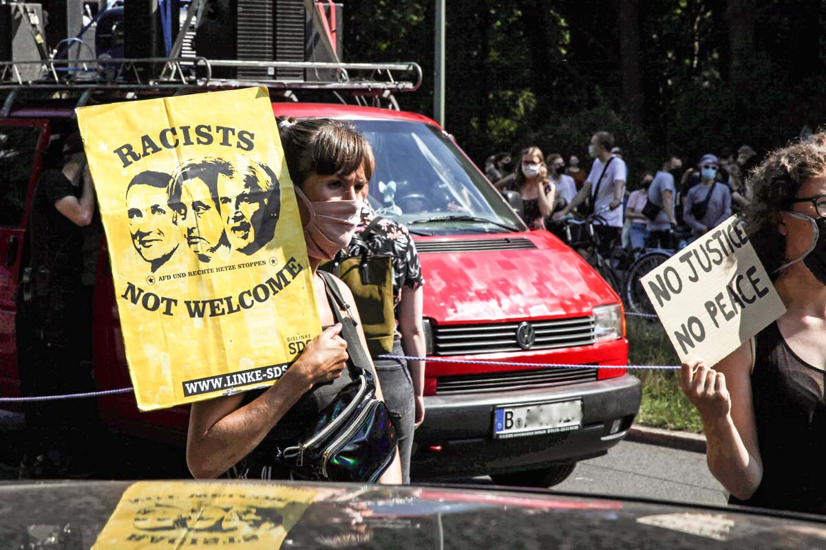 Deutschland hat ein #Rassismusproblem - Aktionswochenende gegen Polizeigewalt, Berlin Juli 2020: Array
