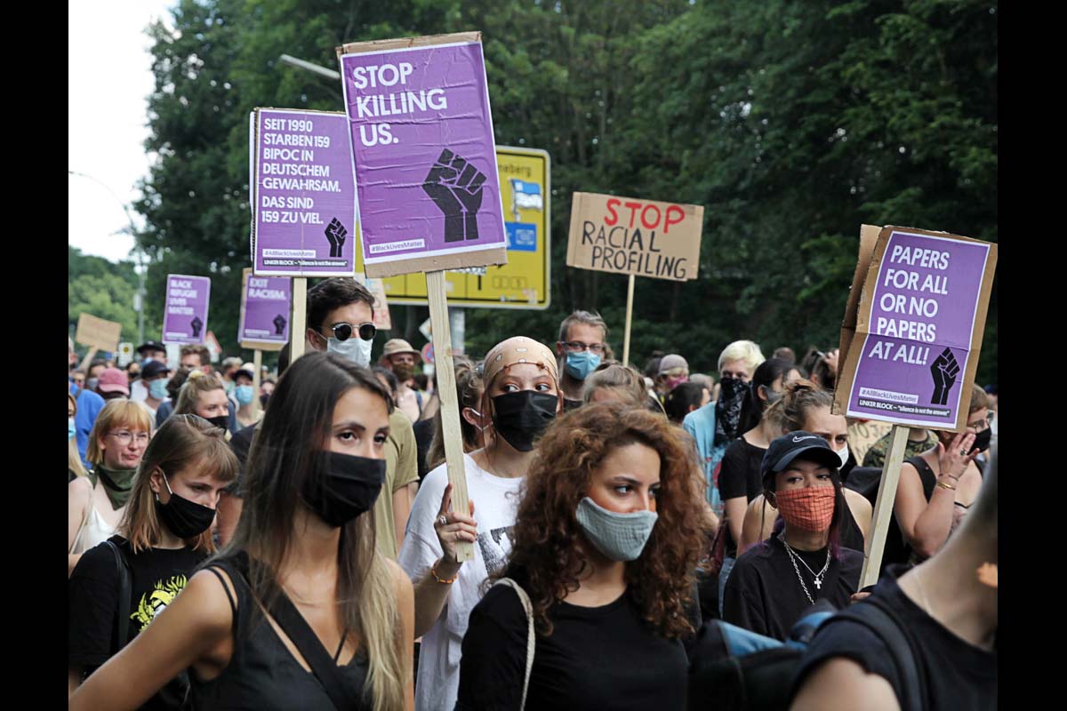 Deutschland hat ein #Rassismusproblem - Aktionswochenende gegen Polizeigewalt, Berlin Juli 2020: Array