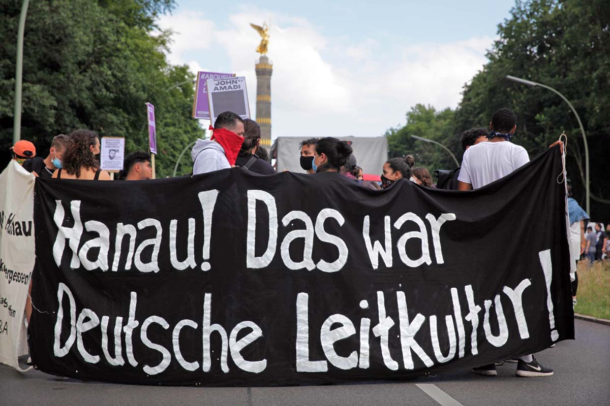 Deutschland hat ein #Rassismusproblem - Aktionswochenende gegen Polizeigewalt, Berlin Juli 2020: Array