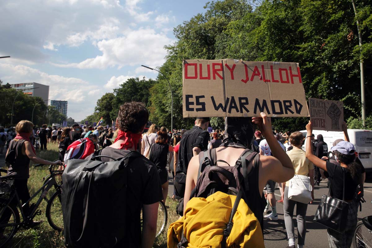Deutschland hat ein #Rassismusproblem - Aktionswochenende gegen Polizeigewalt, Berlin Juli 2020: Array