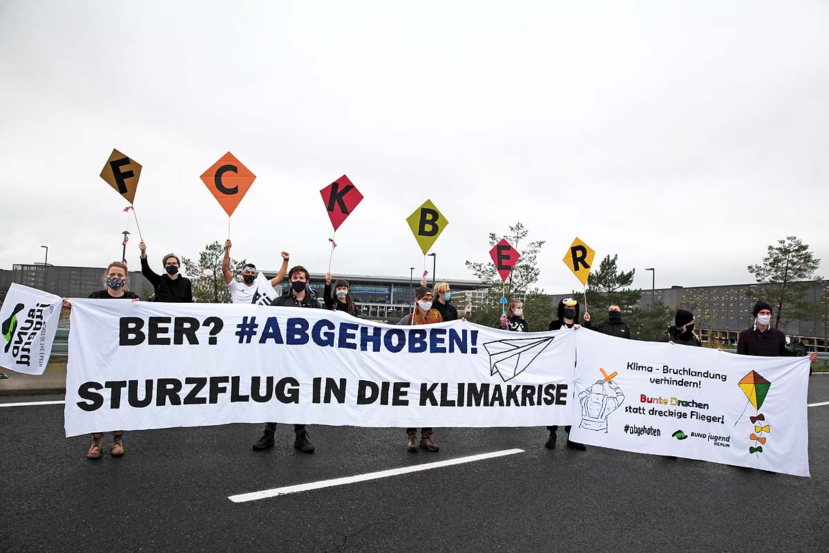 Demonstration #Abgehoben 31.10.2020: Array