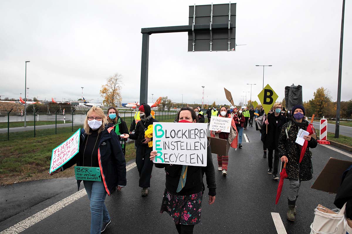 Demonstration #Abgehoben 31.10.2020: Array