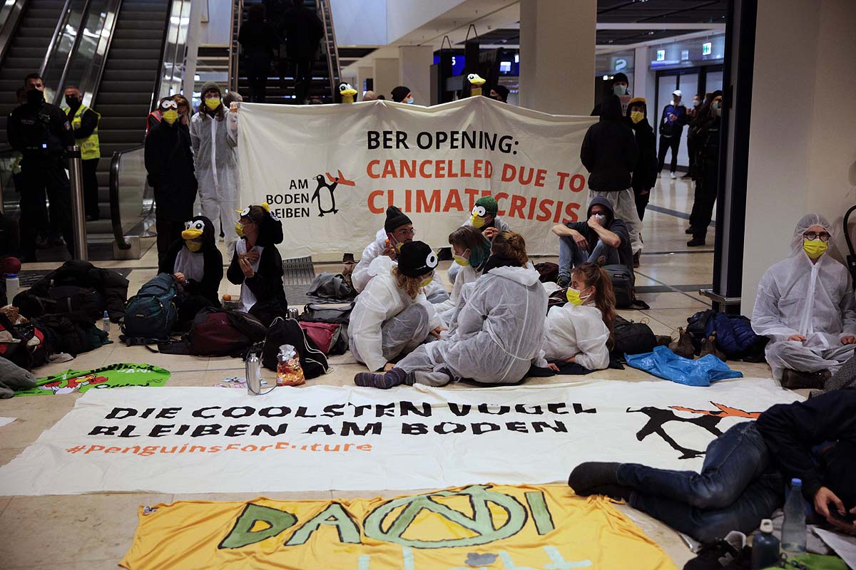 Demonstration #Abgehoben 31.10.2020: Array