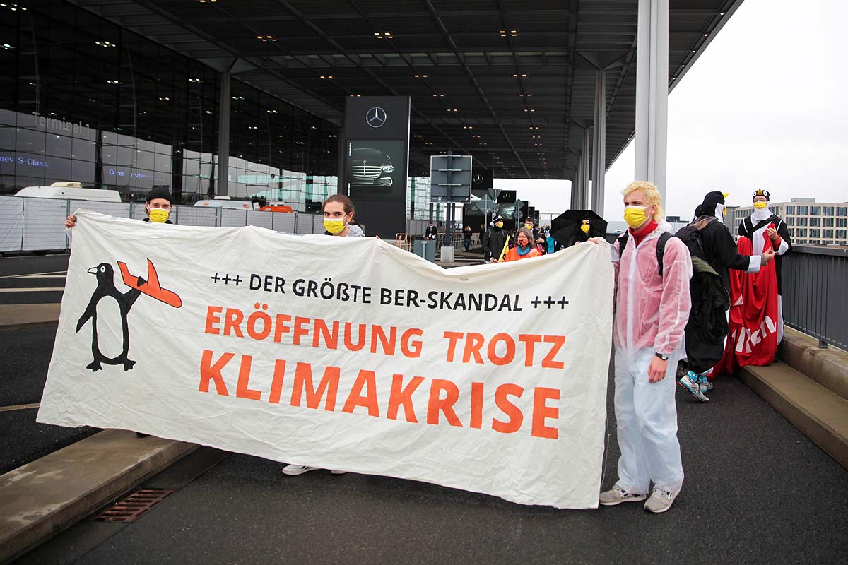 Demonstration #Abgehoben 31.10.2020: Array