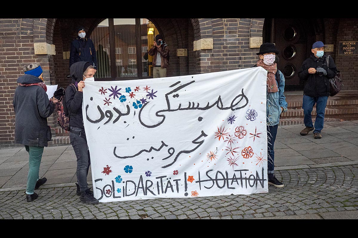 ZEA Rahlstedt – Kundgebung vor der Hamburger Innenbehörde: Array