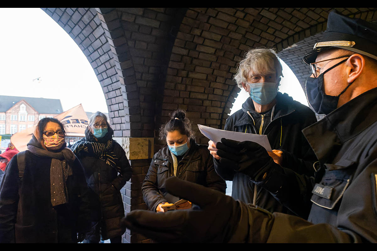 ZEA Rahlstedt - Kundgebung vor der Hamburger Innenbehörde: Array