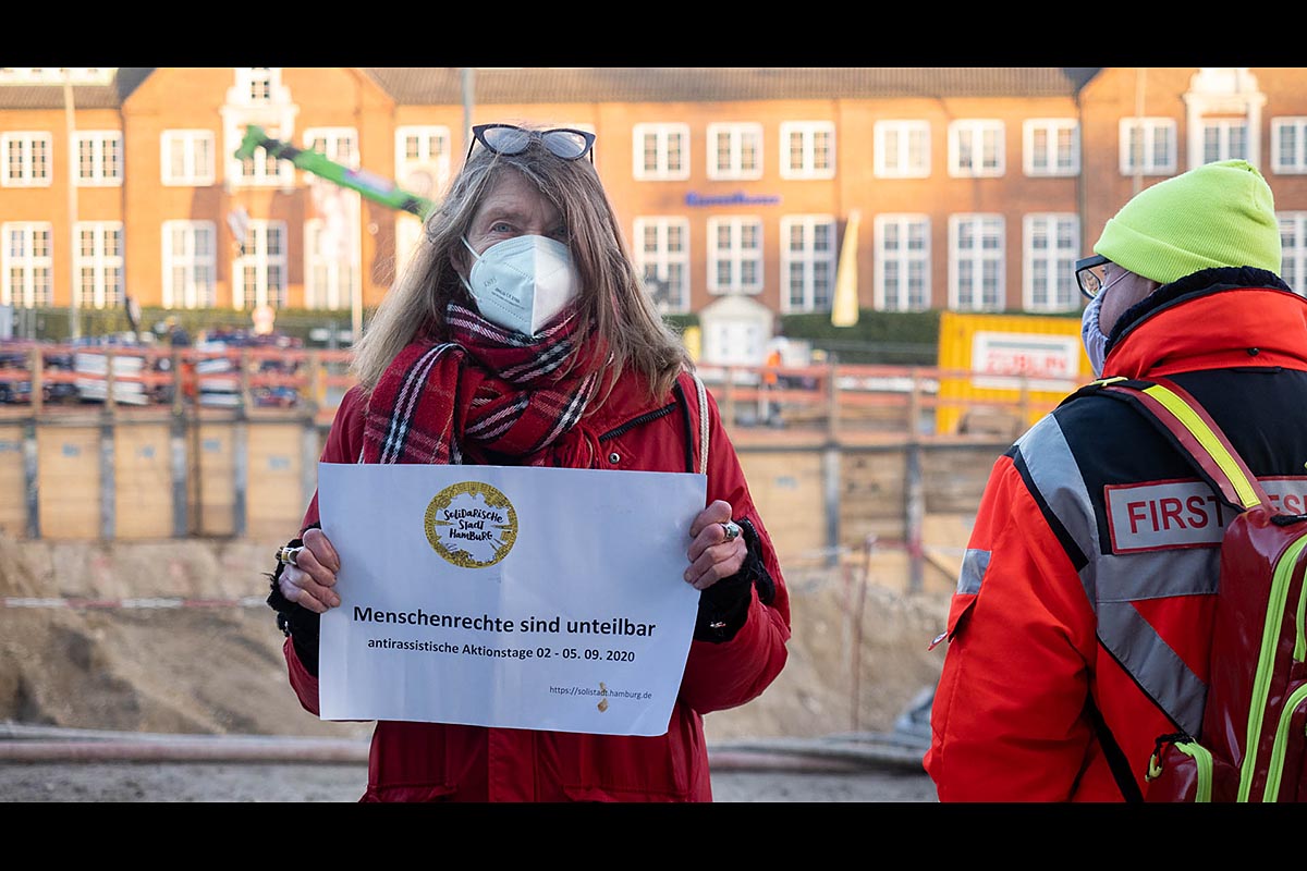 ZEA Rahlstedt – Kundgebung vor der Hamburger Innenbehörde: Array