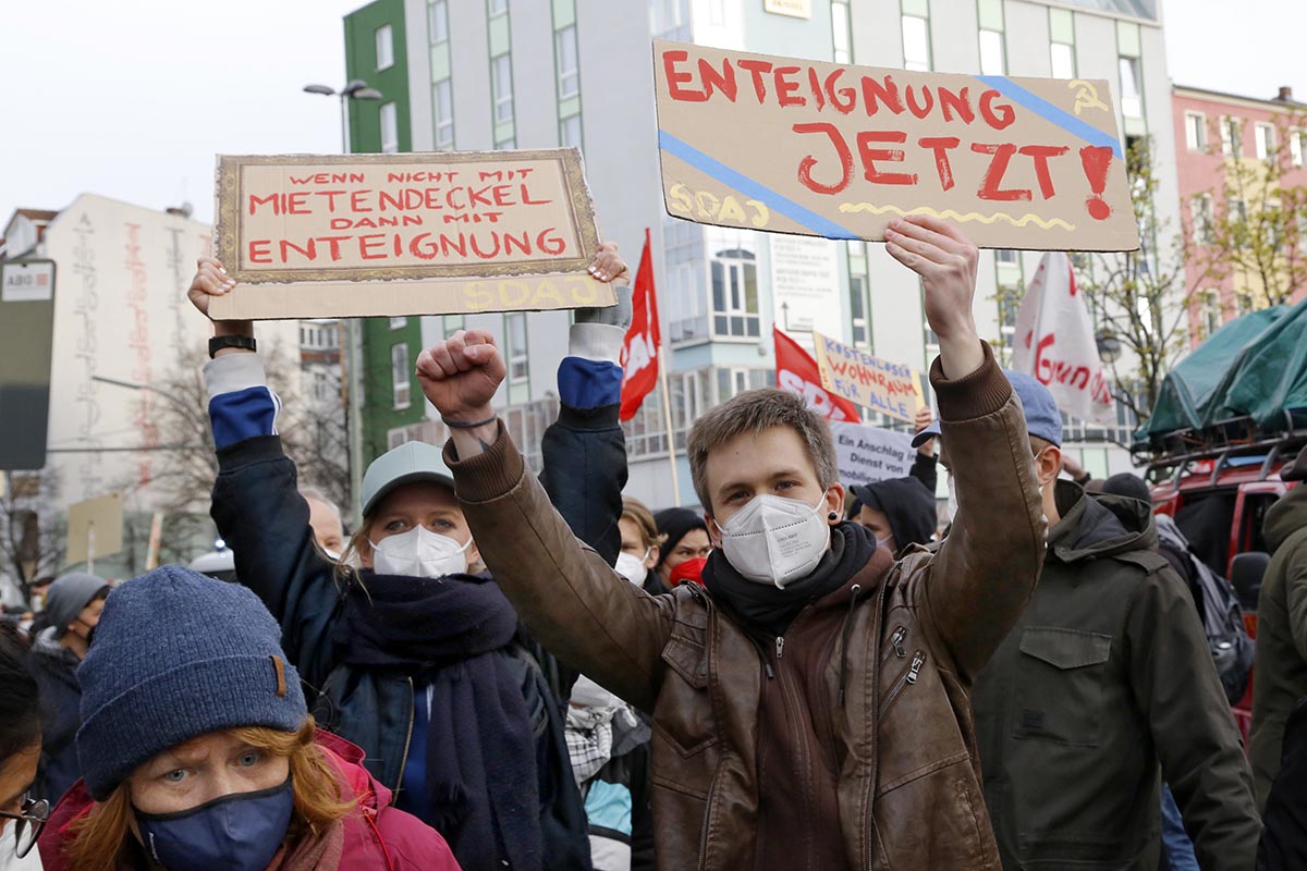Protest gegen die Entscheidung des Bundesverfassungsgerichts den Berliner Mietendeckel zu kippen: Array