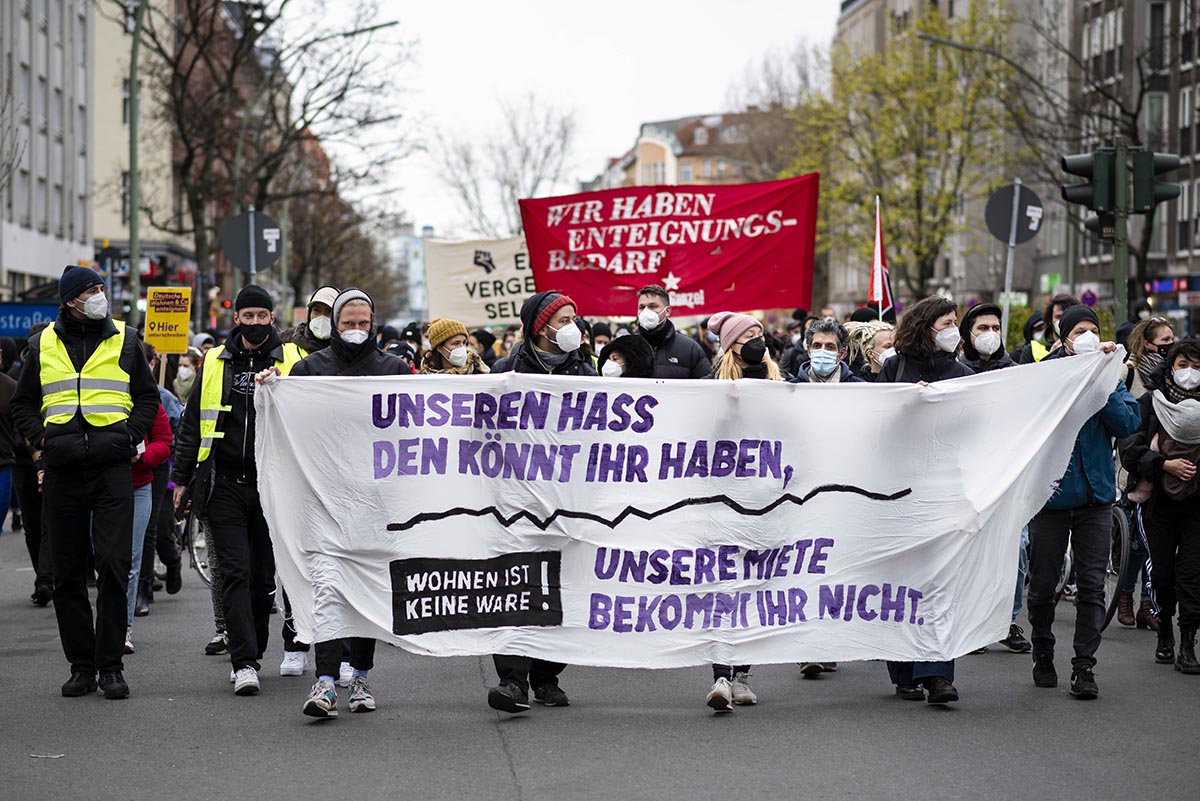Demonstration gegen die Aufhebung des Mietendeckels: Array