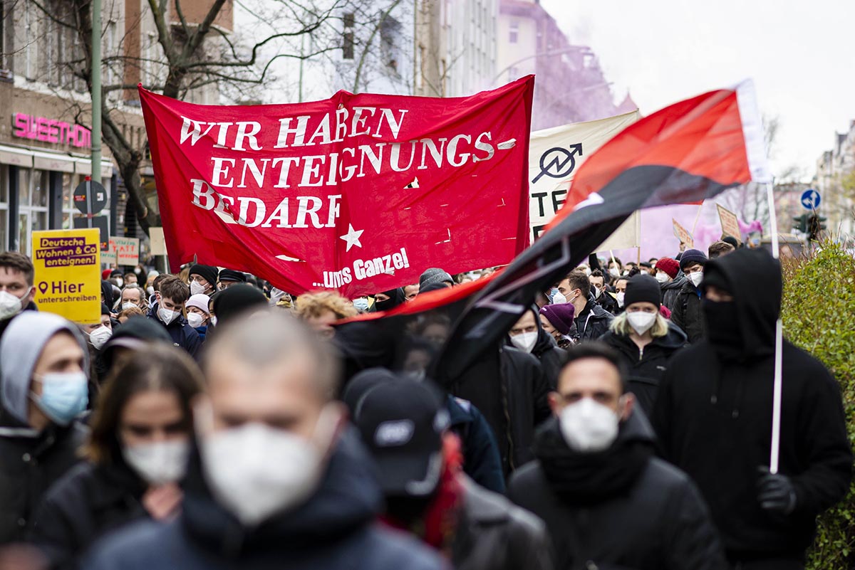 Demonstration gegen die Aufhebung des Mietendeckels: Array