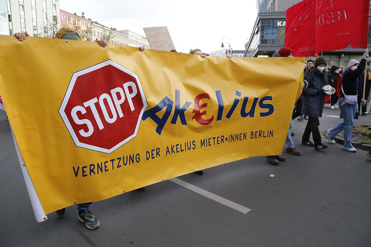 Protest gegen die Entscheidung des Bundesverfassungsgerichts den Berliner Mietendeckel zu kippen: Array